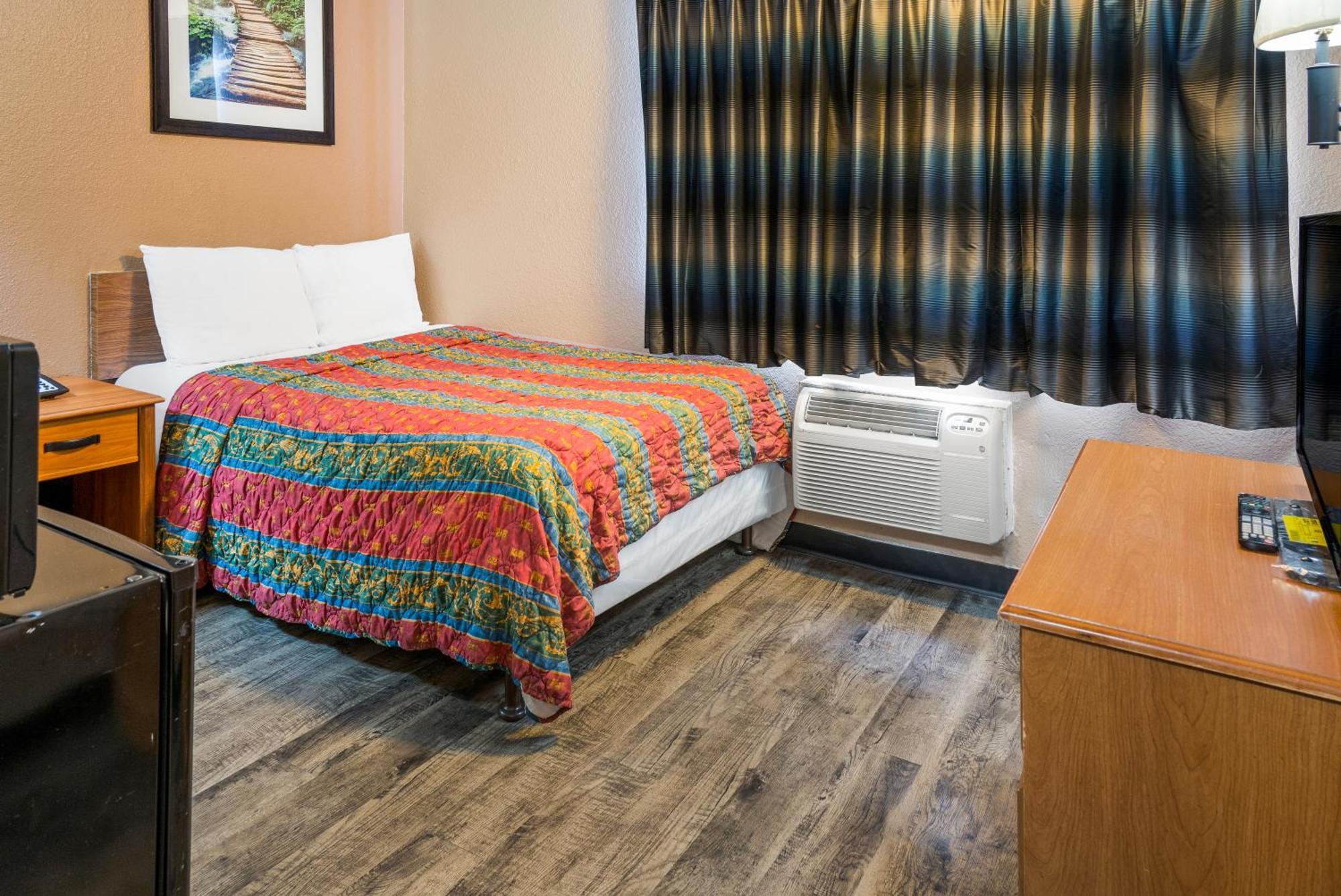Knights Inn Grand Rapids East Airport Cascade Extérieur photo