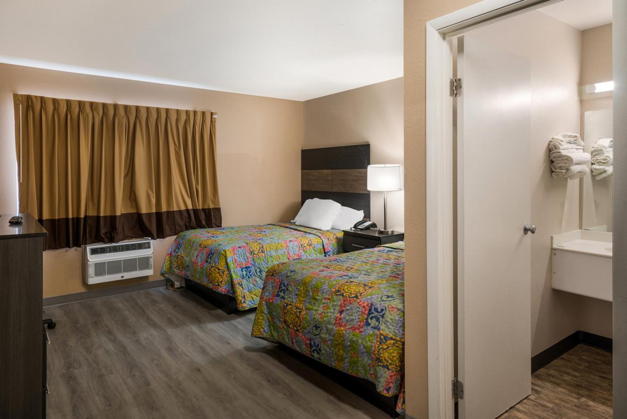 Knights Inn Grand Rapids East Airport Cascade Extérieur photo