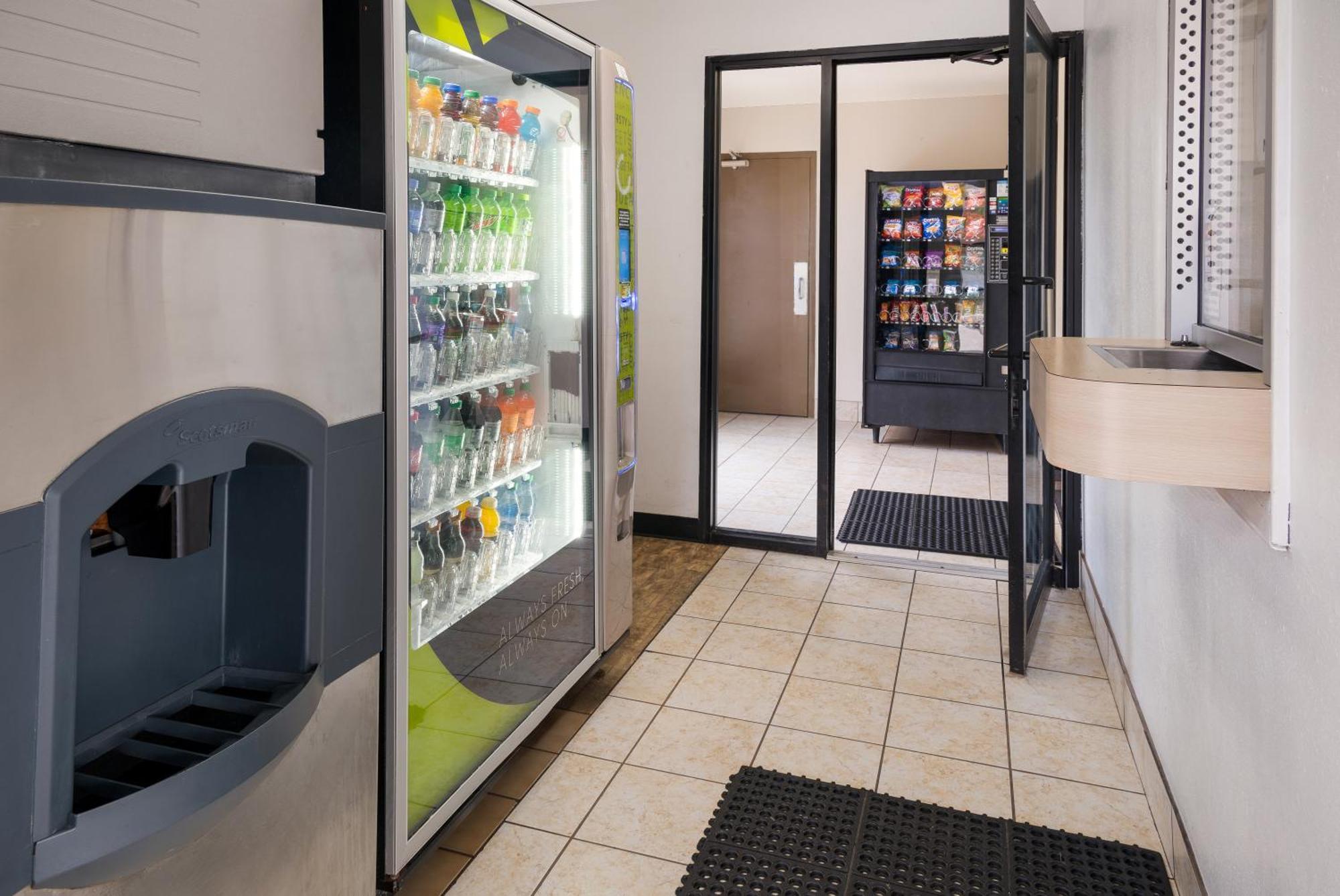 Knights Inn Grand Rapids East Airport Cascade Extérieur photo