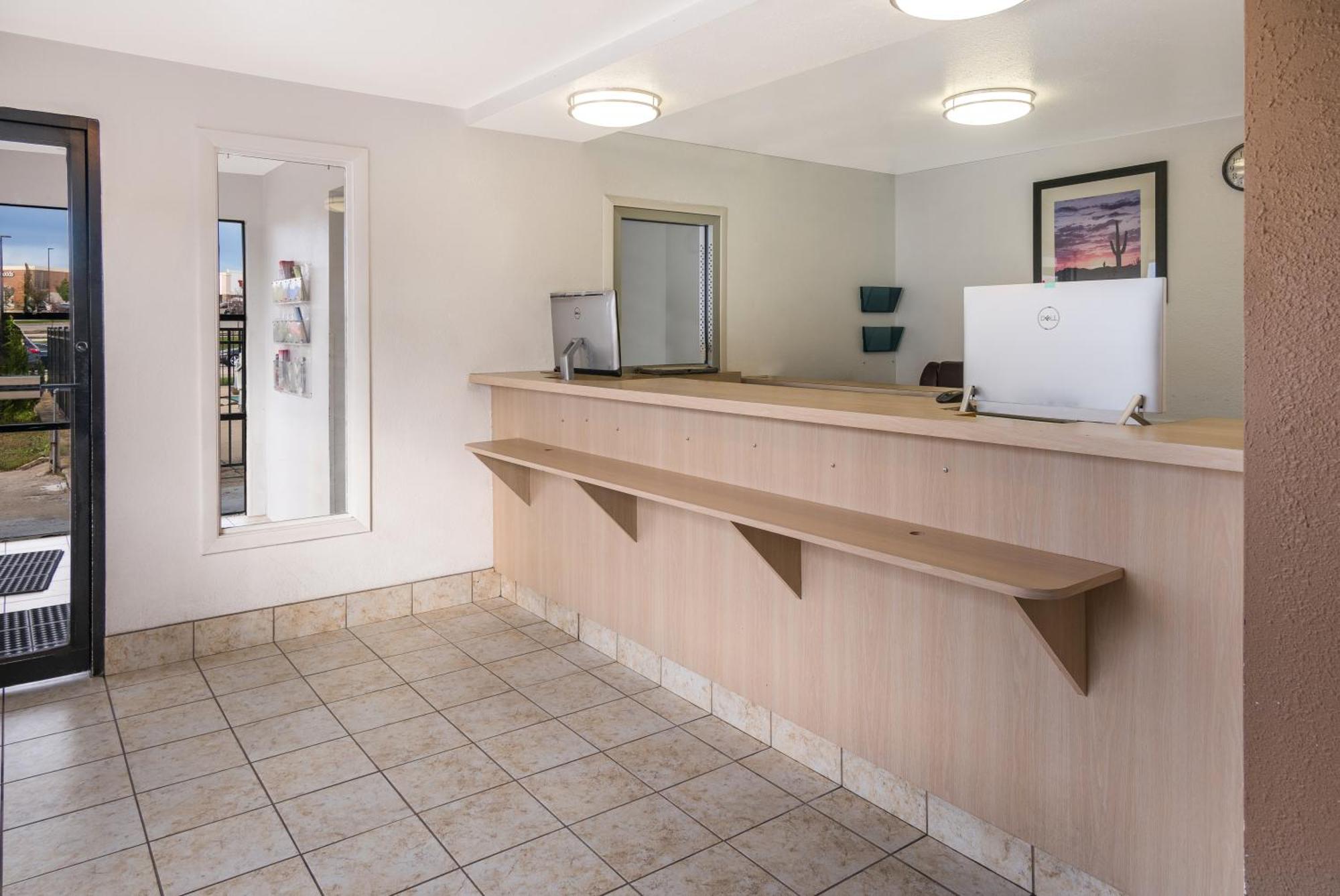 Knights Inn Grand Rapids East Airport Cascade Extérieur photo